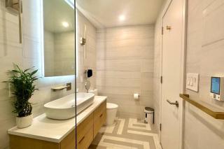 Bright, airy, luxe hideaway”w” private backyard - Brooklyn - 9