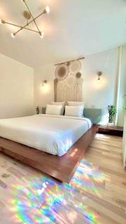 Bright, airy, luxe hideaway”w” private backyard - Brooklyn - 4