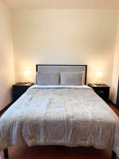 Queen bed ETSU, Milligan, JCMC, Downtown JC - Johnson City - 0
