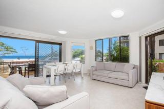Absolute beachfront apartment! - Gold Coast - 7