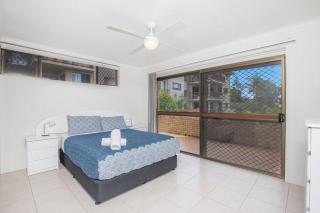 Absolute beachfront apartment! - Gold Coast - 6