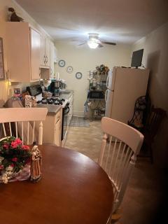 Charleston, SC themed - PRIVATE 1 QUEEN BED 1 BATH APARTMENT 2 FUTONS THAT FOLD OUT FLAT TO SLEEP ON & LEATHER LOVE SEAT GAS LOGS IN LIVING ROOM FULL KITCHEN POKER BUMPER POOL TABLE CONVENIENTLY LOCATED IN COLUMBIA SOUTH CAROLINA 1 QUEEN BED & 2 SOFA BEDS - 7