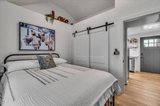 Pet-Friendly Cozy Midtown Cabin Retreat - Gibbs - 4