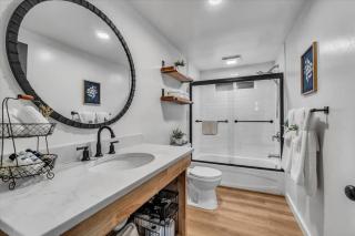 Pet-Friendly Cozy Midtown Cabin Retreat - Gibbs - 3