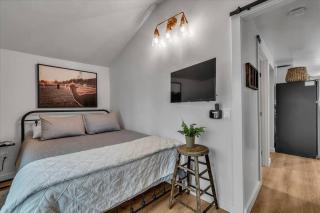 Pet-Friendly Cozy Midtown Cabin Retreat - Gibbs - 2