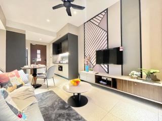 Modern 2B2B apt near Mid Valley - Wifi - Infinity Pool - Gym - 0