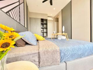 Modern 2B2B apt near Mid Valley - Wifi - Infinity Pool - Gym - 1