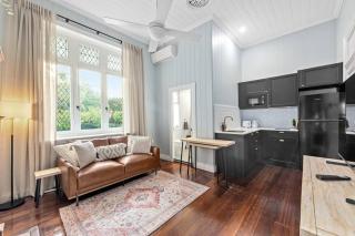 The Fireplace! 1 Bed/1 Bath/1 Car ~ New Farm - Brisbane - 7