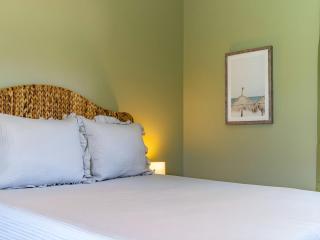 Serenity Gorgeous Upscale 4 Bedroom Pool - 1