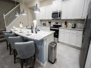Pacific Brand New 5BR TH Pool in Windsor Island - Davenport - 7