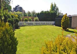 Amazing Family Cottage Just mins to Beach & Attractions, 3 bed, Sleeps 5, Large Garden, Off Road Private Parking, Fab Free WiFi & Pets are Welcome too! The Perfect Family holiday Getaway! - Chapel St. Leonards - 4