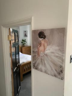 Stylish 91sqm Victoria 2 bedroom Apartment - Bristol - 9