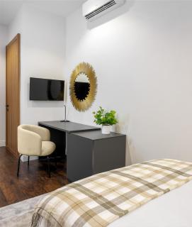 Four Two, Africa Lane - 1