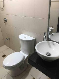 1BR Makati condo near NAIA, MoA w/ Netflix & PS5 - Manila - 5