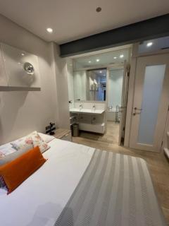 Modern self-contained Ground and Basement studios - London - 3