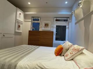 Modern self-contained Ground and Basement studios - London - 4