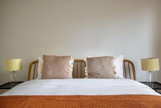 UES 2br w elevator doorman nr transportation NYC-1297 - New York - 2