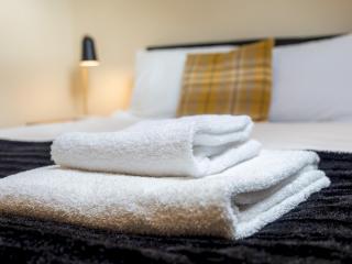 Pass the Keys Newly Renovated 2 Bedroom Town Centre Apartment - Ulverston - 1