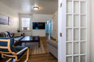 Stylish Apt - 2 Queen Bed - Easy Hospital Access - 1