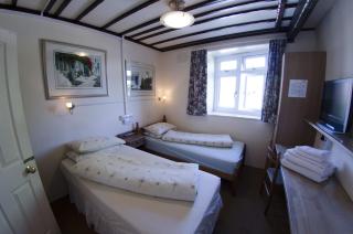 Oakwood Bed and Breakfast Heathrow - Hillingdon - 7