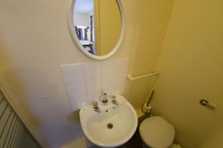 Oakwood Bed and Breakfast Heathrow - Hillingdon - 5