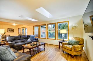 Milwaukie Home with Covered Porch Dogs Welcome! - Milwaukie - 5