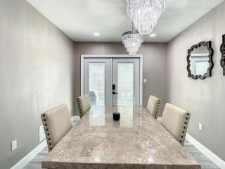 AMI, IMG, Dogsitting, Boats, Snorkeling, Fishing, Beach, Bikes, Golf, Hottub, BBQ, SRQ - Bradenton - 1