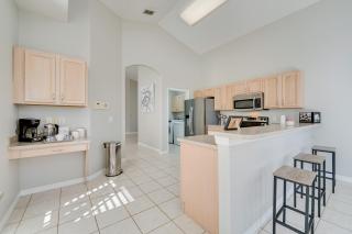 Near Golf Courses Modern Davenport Home with Pool - Davenport - 3