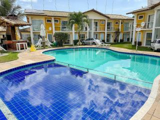 Flat's com 1 suíte no pavimento superior com internet privativa 300MBPS localizado no Residencial Mont Hebron, condomínio a aproximadamente 250m da praia de Taperapuã, com piscinas, sauna e portaria 24hrs - Porto Seguro - 0