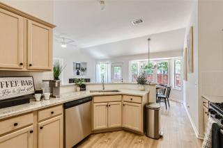 Stylish Home in Leander with pool table - Leander - 2