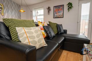 Garfield House, 3 bed house, sleeps 7, Nr Rushden Lakes, allocated parking, corporates welcome - Wellingborough - 8