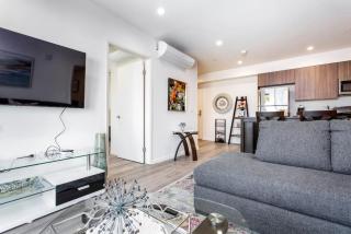 Balcony 2BR 2B in Heart of K Town N - Los Angeles - 1