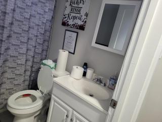 Affordable Twin Room (2 Beds) Near St. Jude - 6