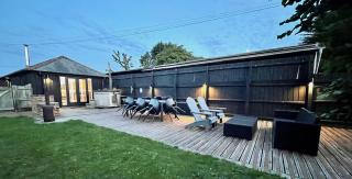 Stable Cottage at Lee Wick Farm Cottages & Glamping - Clacton-on-Sea - 2