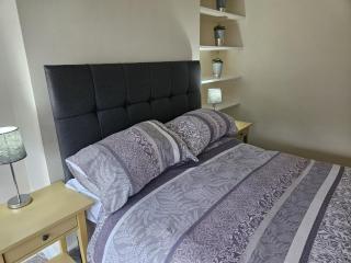 Leigh-on-Sea Retreat - 2 Bedroom Apartment - Leigh-on-Sea - 3