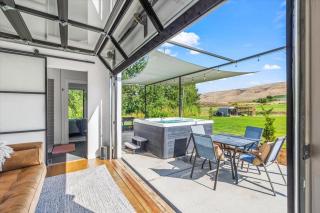 The River Box - Luxury Container Home - views and Hot Tub - Yakima - 5