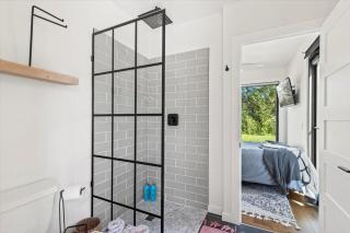 The River Box - Luxury Container Home - views and Hot Tub - Yakima - 2