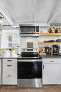 The Ahtanum Cottage - hot tub and views - 1