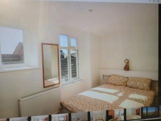 Beach & Harbour View House - 8