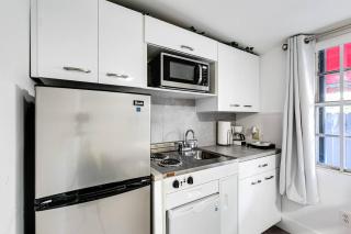 Swinging London Studio 3 people V6 - 2