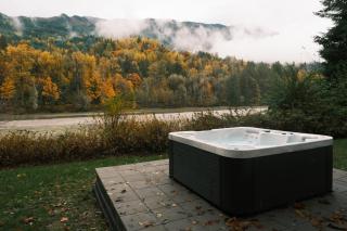Riverside Retreat on Skagit River - Concrete - 9