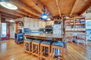 Roots Rustic Retreat Tree-Lined Cabin in McCall - McCall - 2