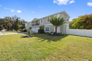 The Queen of Port Richey - Port Richey - 4