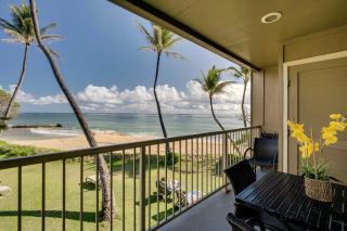 Waipouli Beachfront Condo with Balcony and Ocean Views - Kapaa - 9