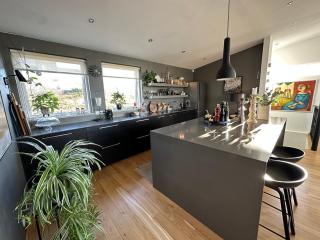 Modern and spacious 3 bedroom house, with fantastic view over Reykjavik. - 8