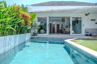 Villa Mylandro - Beautiful 3BR Private Villa with Pool in the Heart of Canggu - Canggu - 0