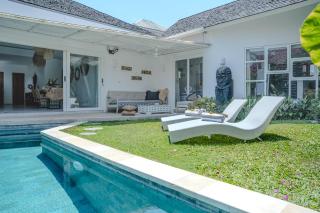 Villa Mylandro - Beautiful 3BR Private Villa with Pool in the Heart of Canggu - Canggu - 3