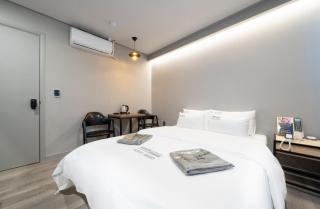 Hotel Band - 9