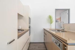 Tropical 2-bedroom Guesthouse, Pool, Sauna - Tanah Merah - 4