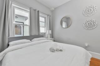 The Maverick Downstairs - Lux Apartment - Free Parking - 2 Miles From Airport & Downtown Boston - 1